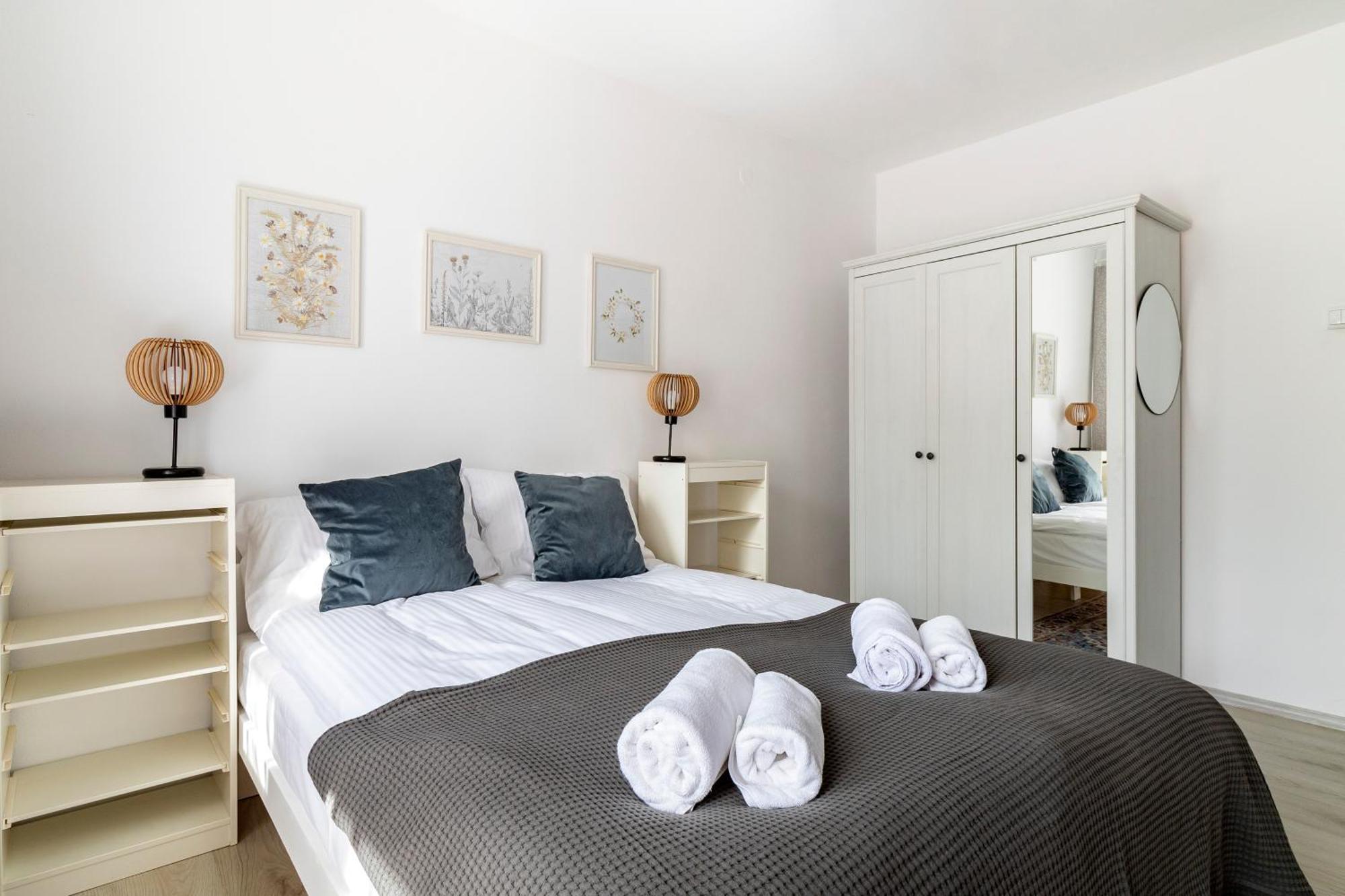 ורשה Wonderful 2- Bedroom Apartment With Soul Wwa70 מראה חיצוני תמונה
